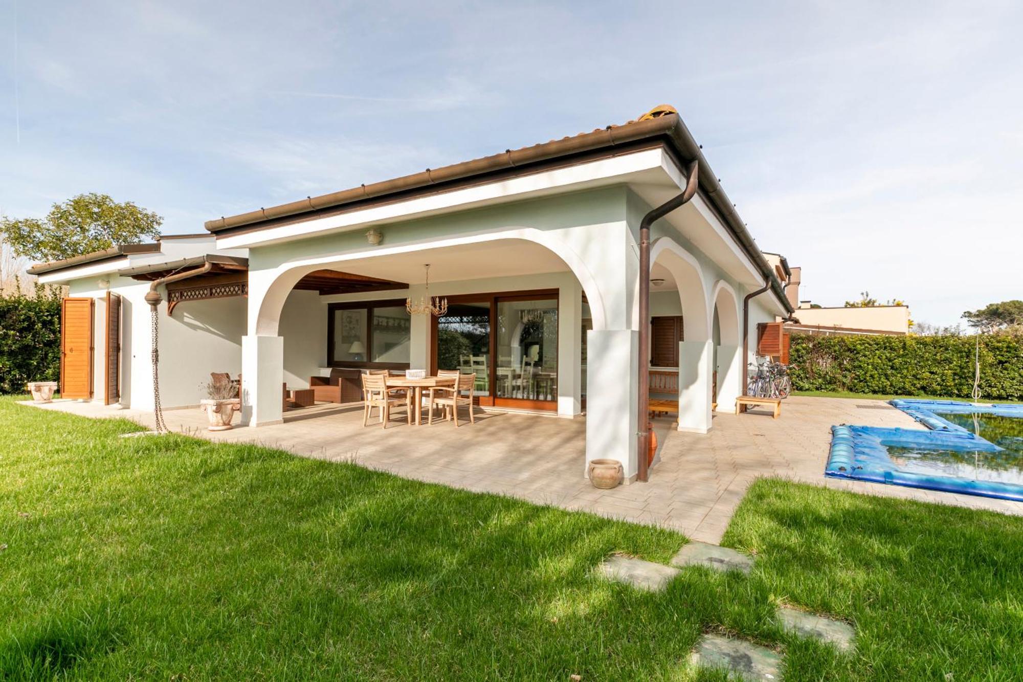 Serene Pool Villa On The Lagoon Albarella Island Exterior photo